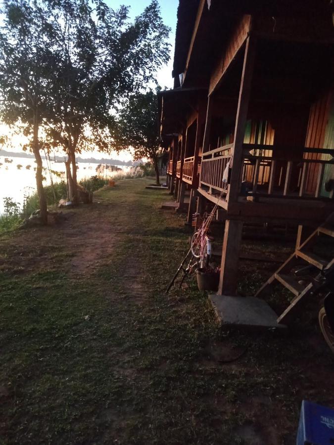 Mr. Phaos Riverview Guesthouse & Restaurant Ban Dondét Exterior foto